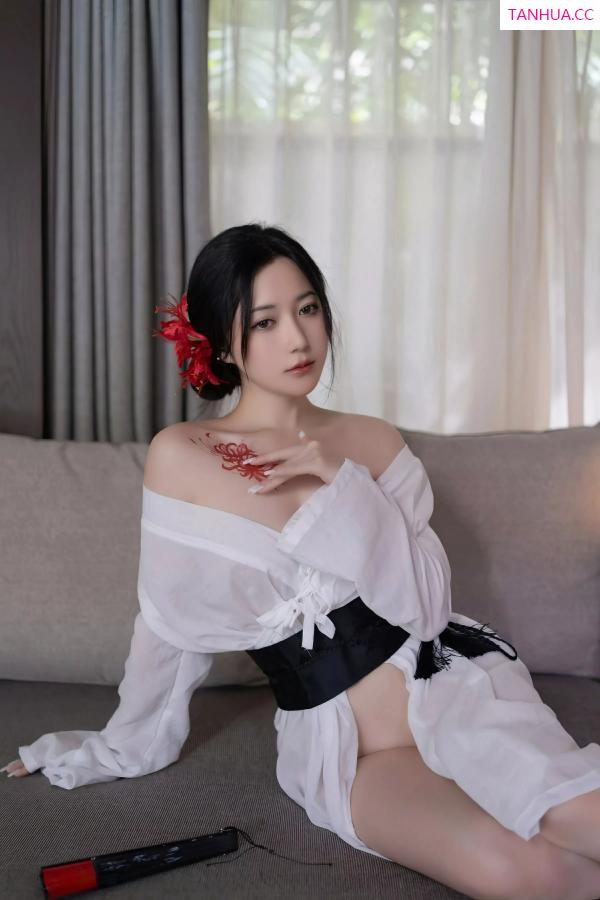 鱼子酱fish  [XiuRen]高清写真图 2025.07.04 No.10514 鱼子酱Fish 白色丝袜第27张图片